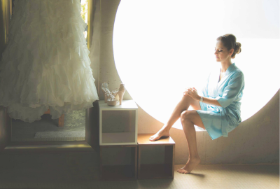 Novia arreglandose para boda Novia arreglandose para boda